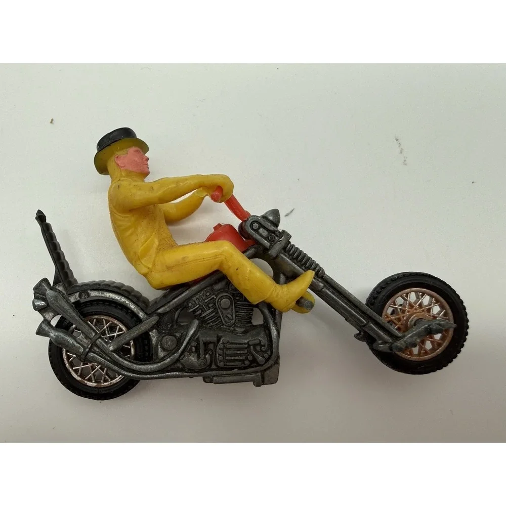 Hot Wheels Rrrumblers Mean Machine‎ Red/ Black W/ Yellow Rider w/Hat 1971